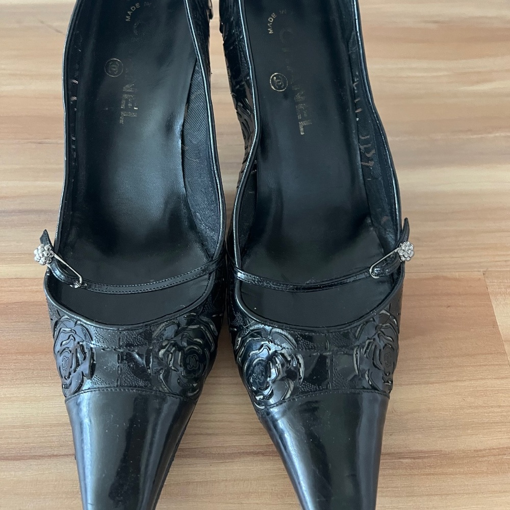 CHANEL black patent camellia cut out Mary  Jane mules  size 40  1/2